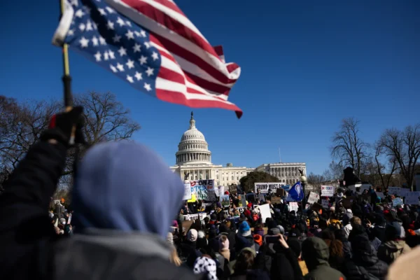 Thousands Gather on Presidents’ Day to Call Trump a Tyrant