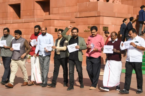 Opposition Lawmakers Protest Alleged Mistreatment of Indian Deportees by U.S. breeze vape